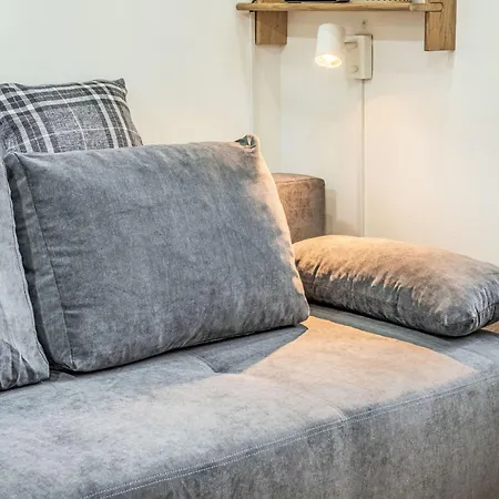 Celakovsky-4 By Interhome